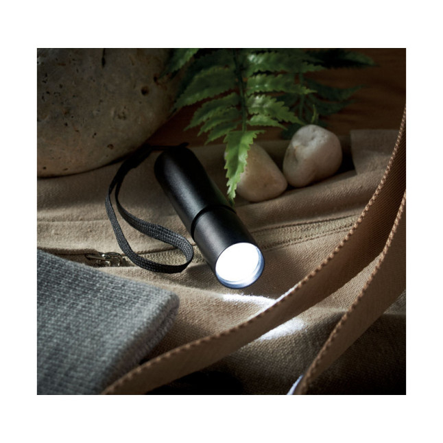 Aluminiowa latarka akumulatorow ALUMINATE