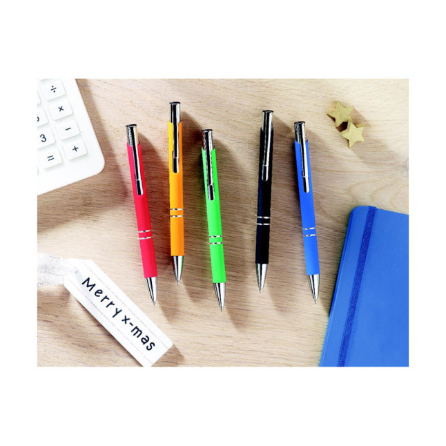 Długopis z gumowym wykończenie AOSTA