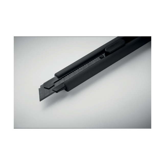 Duży chowany nóż BLADE +